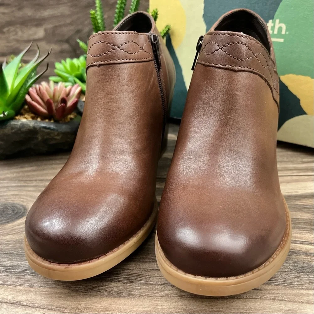 NIB Earth Lina Austin Notched Heeled Low Cut Leather Bootie Mahogany 8M - Picture 3 of 12